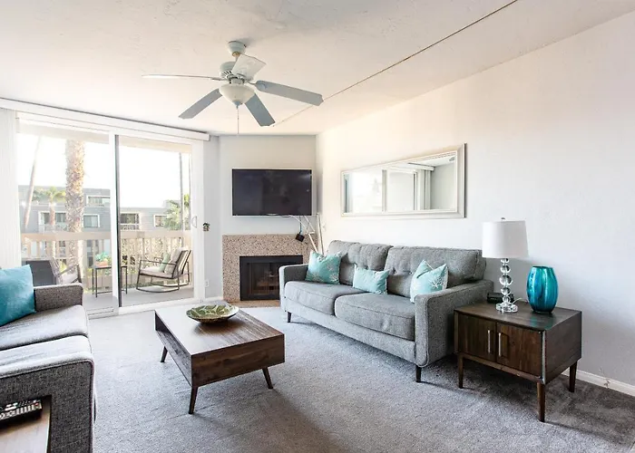 3 Bedroom! - Complex Is On The Beach With Huge Pool