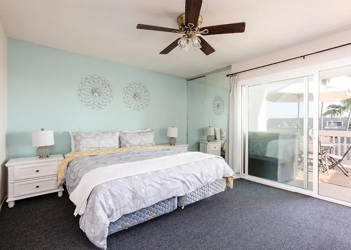 3 Bedroom! - Complex Is On The Beach With Huge Pool