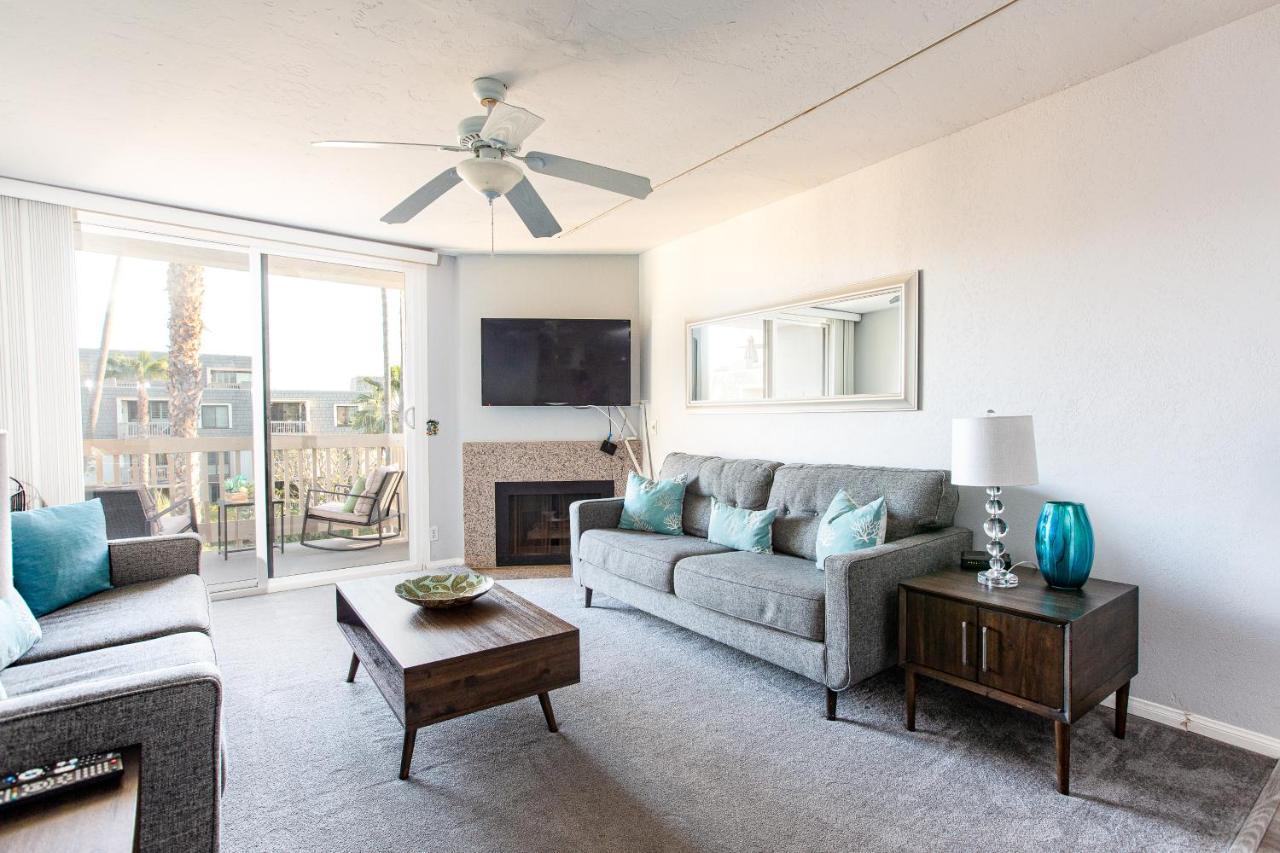 3 Bedroom! - Complex Is On The With Huge Pool Oceanside