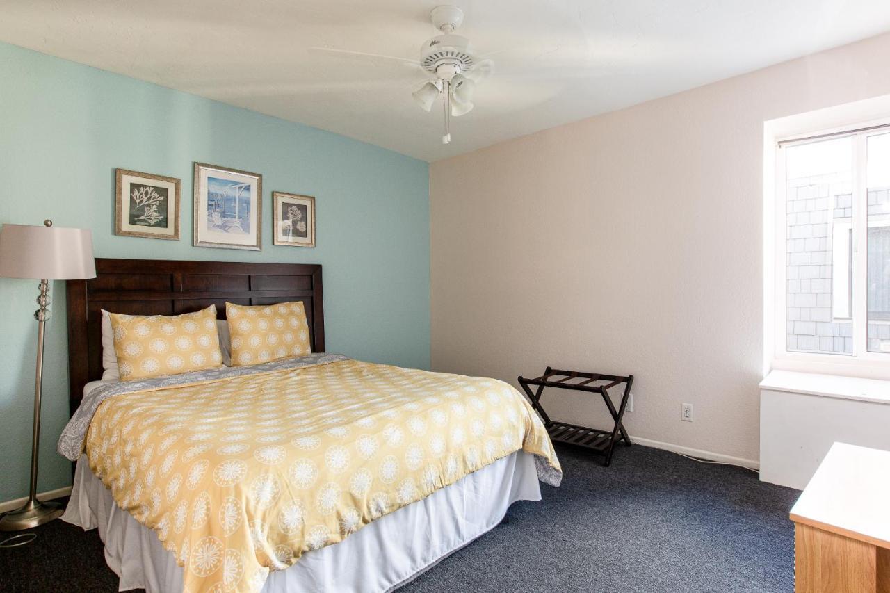 3 Bedroom! - Complex Is On The With Huge Pool