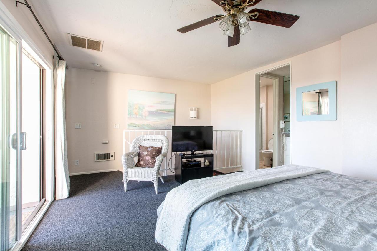 3 Bedroom! - Complex Is On The With Huge Pool * Oceanside