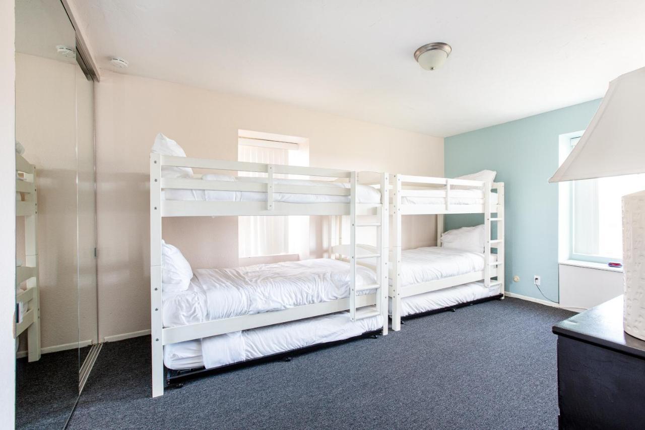 3 Bedroom! - Complex Is On The With Huge Pool Holiday home Oceanside